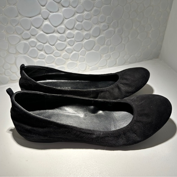 Classic Black Women's Ballet Flats - Picture 1 of 4
